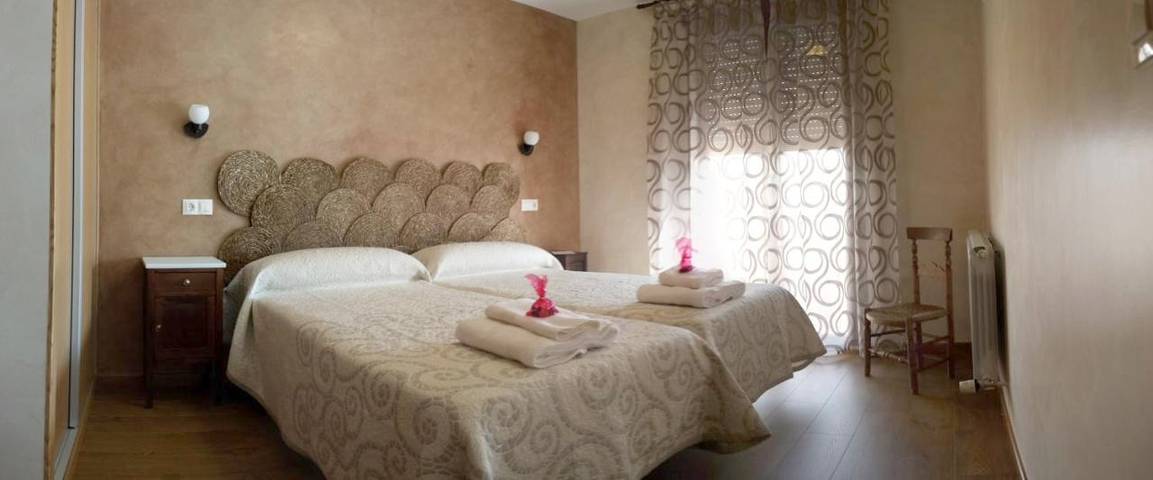 Casa rural con piscina para 20 personas, con piscina y jardín, Se admiten mascotas en Provincia de Segovia - 4