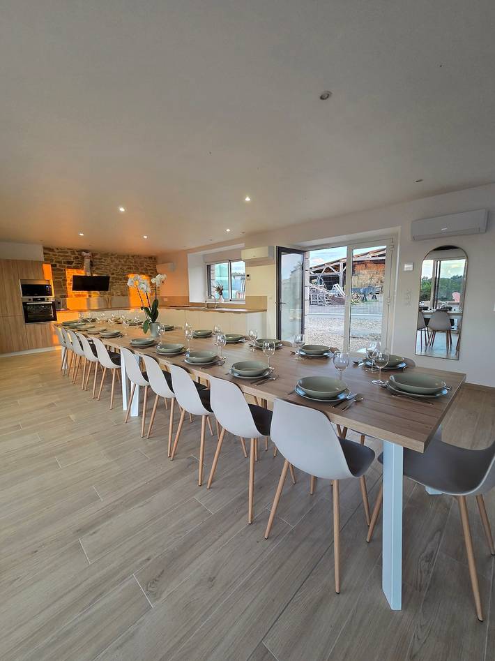 Gîtes De Groupe Les Boizeul Piscine - 2x15 Pers avec piscine privée, climatisation et Wi-Fi in Nivillac, Région de Vannes