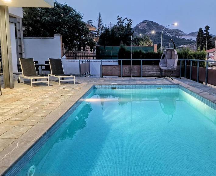 Chalet para 12 personas, con piscina además de jardín y vistas en Vega de Granada - 3