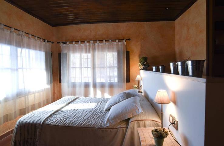 Maison de campagne pour 6 personnes, avec bassin pour enfant et jardin, animaux acceptés à Ripoll - 4