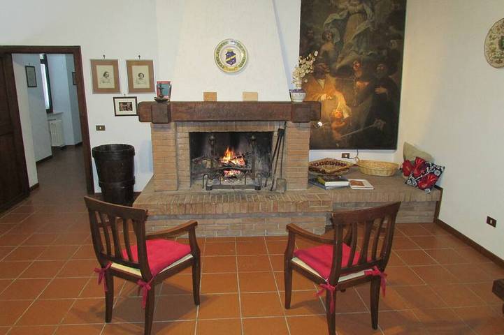 Agriturismo per 5 persone, con giardino e piscina in Valfabbrica