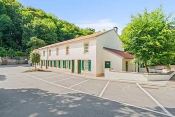 Gîte pour 9 personnes, avec vue ainsi que jardin et terrasse, animaux acceptés à Differdange