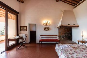 Villa for 12 Guests in Siena, Siena Province, Picture 3