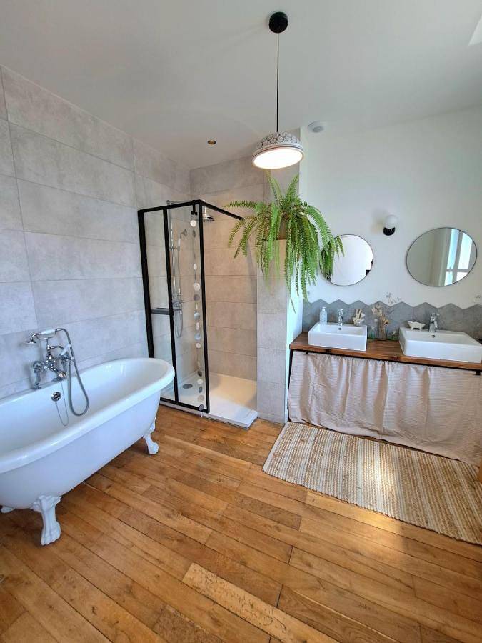 Villa pour 4 personnes, avec terrasse ainsi que piscine et jardin, animaux acceptés en Rhône-Alpes - 4