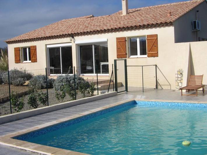 Gîte pour 6 personnes, avec piscine et jardin