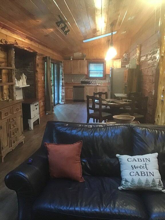 Log cabin ,ocklawaha fl, close to ocala villages pet friendly ,lake Weir in Marion County (FL)