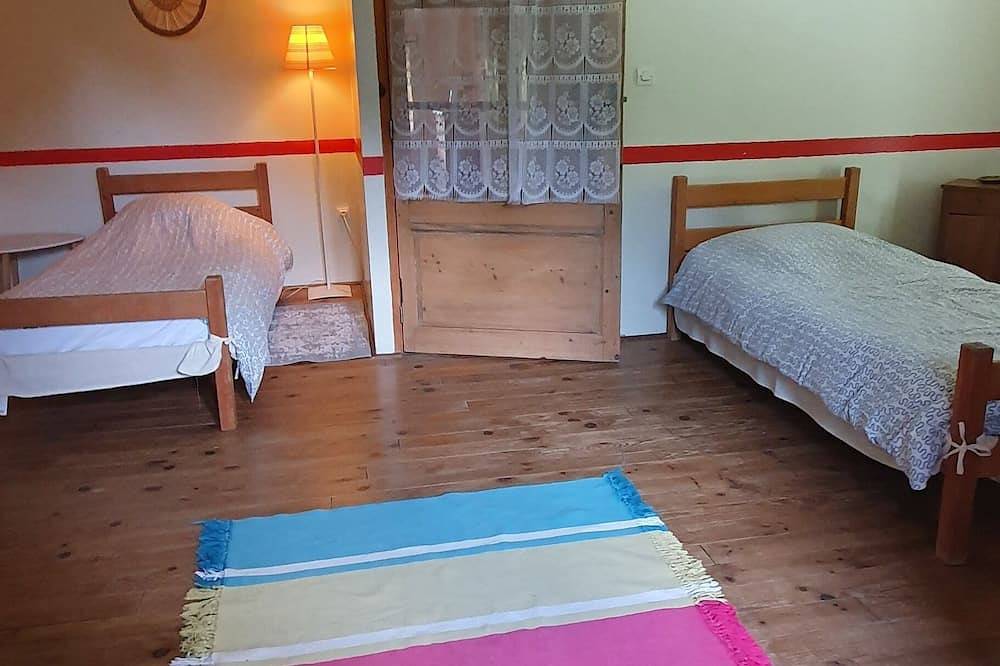 Provencal house with outdoor pool 650 m from pont du gard and its river in Vers-Pont-du-Gard, Region de Nimes