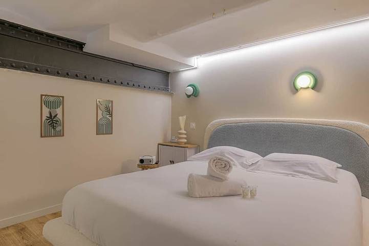 Jacuzzi & Kino - Design Loft - Lyon Gateway in Caluire-et-Cuire, Lyon und Umgebung