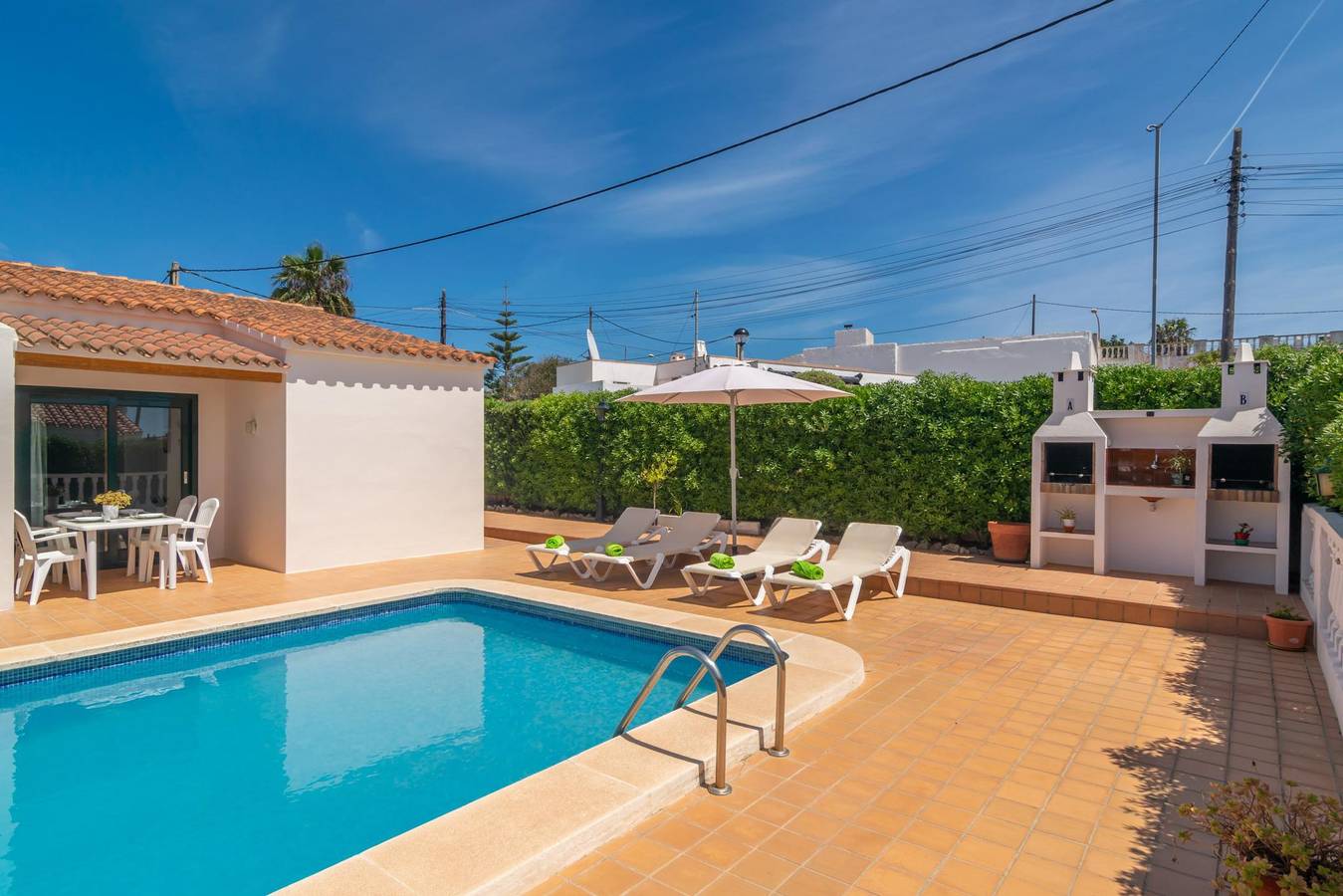 Apartamento vacacional entero, Villa Marina (Cala En Porter) - Encantadora casa con piscina compartida. in Cala en Porter, Municipio de Alaior