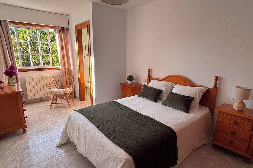 Cumbre Chalet in Sada with a pool and views of Sada in Sada, Costa de Galicia