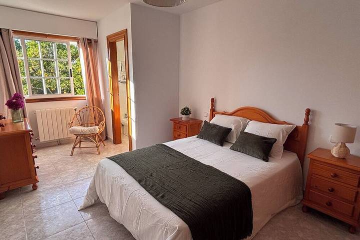 Cumbre Chalet in Sada with a pool and views of Sada in Sada, Rías Altas