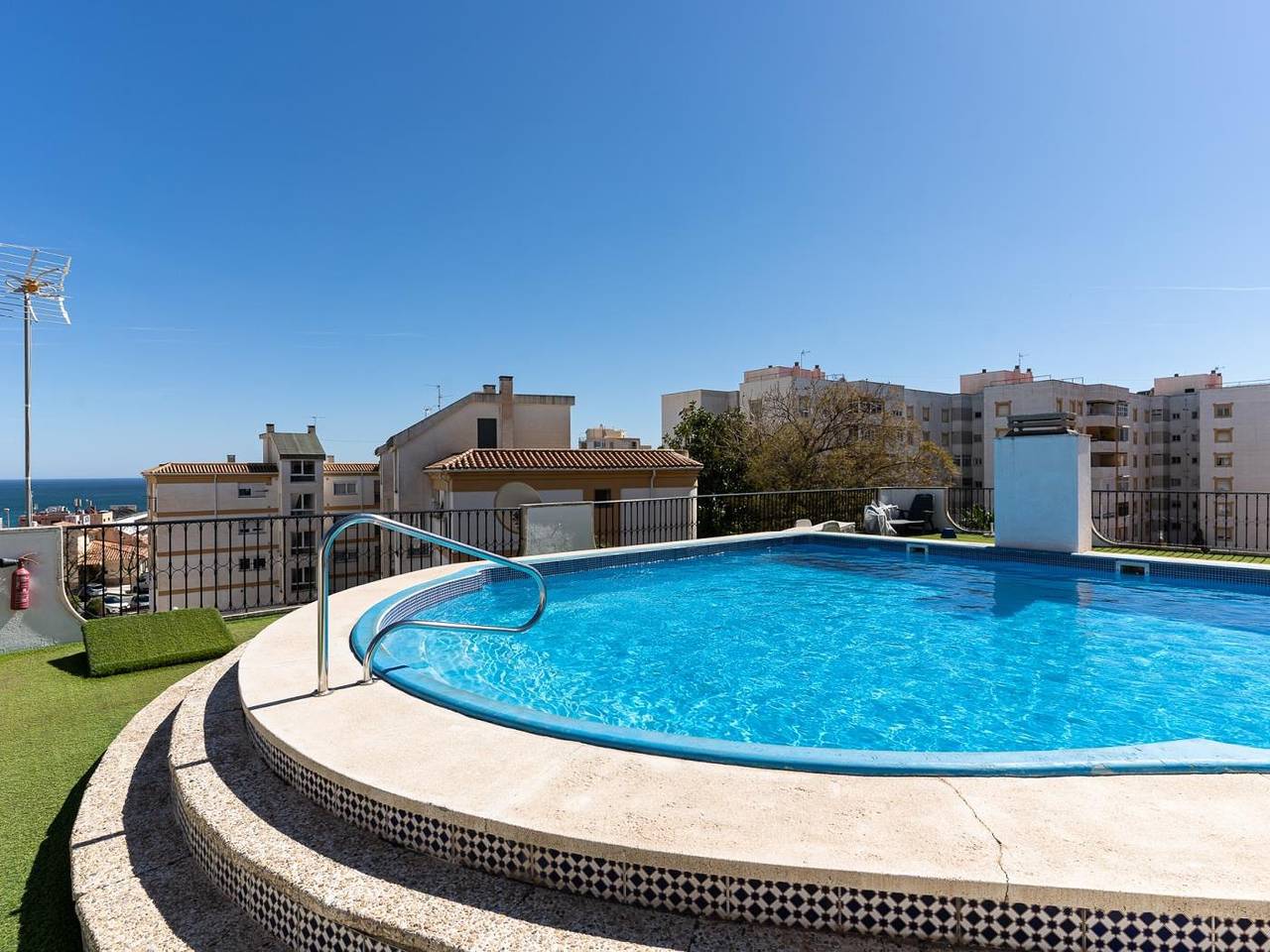 Appartement de vacances entier, 1BR confortable avec piscine, parking et terrasse près de Torremolinos in Torremolinos Centre, Torremolinos