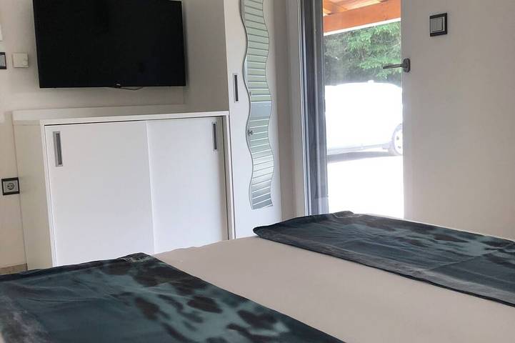 Casa per le vacanze nuova, moderna ***** in una posizione tranquilla con piscina, vicino al mare, posto auto coperto in Pula-Medulin, Vintijan