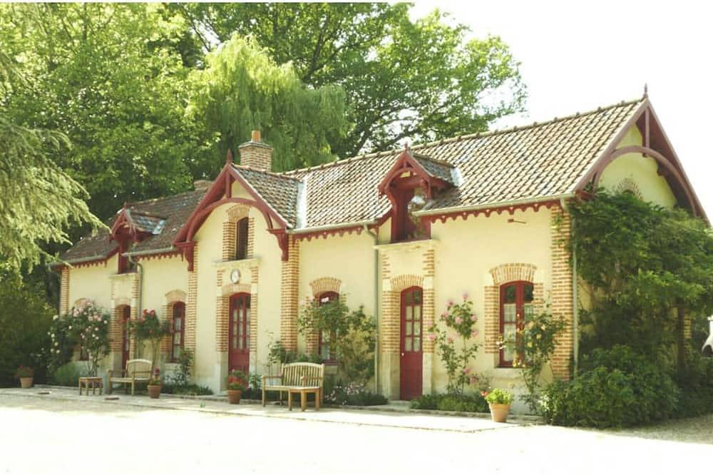 Gîte Les Glycines, escapade en Sologne, nature & détente à 10 min de Chambord in Crouy-sur-Cosson, Sologne