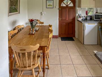 Vacation Rental for 5 Guests in Cranborne Chase, South West England, Picture 1