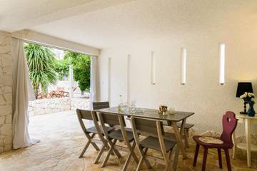 Villa for 4 Guests in Arbanija, Croatian Adriatic, Picture 2