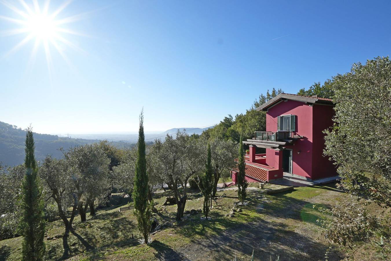 Torre Rossa in Fosdinovo, Val di Magra