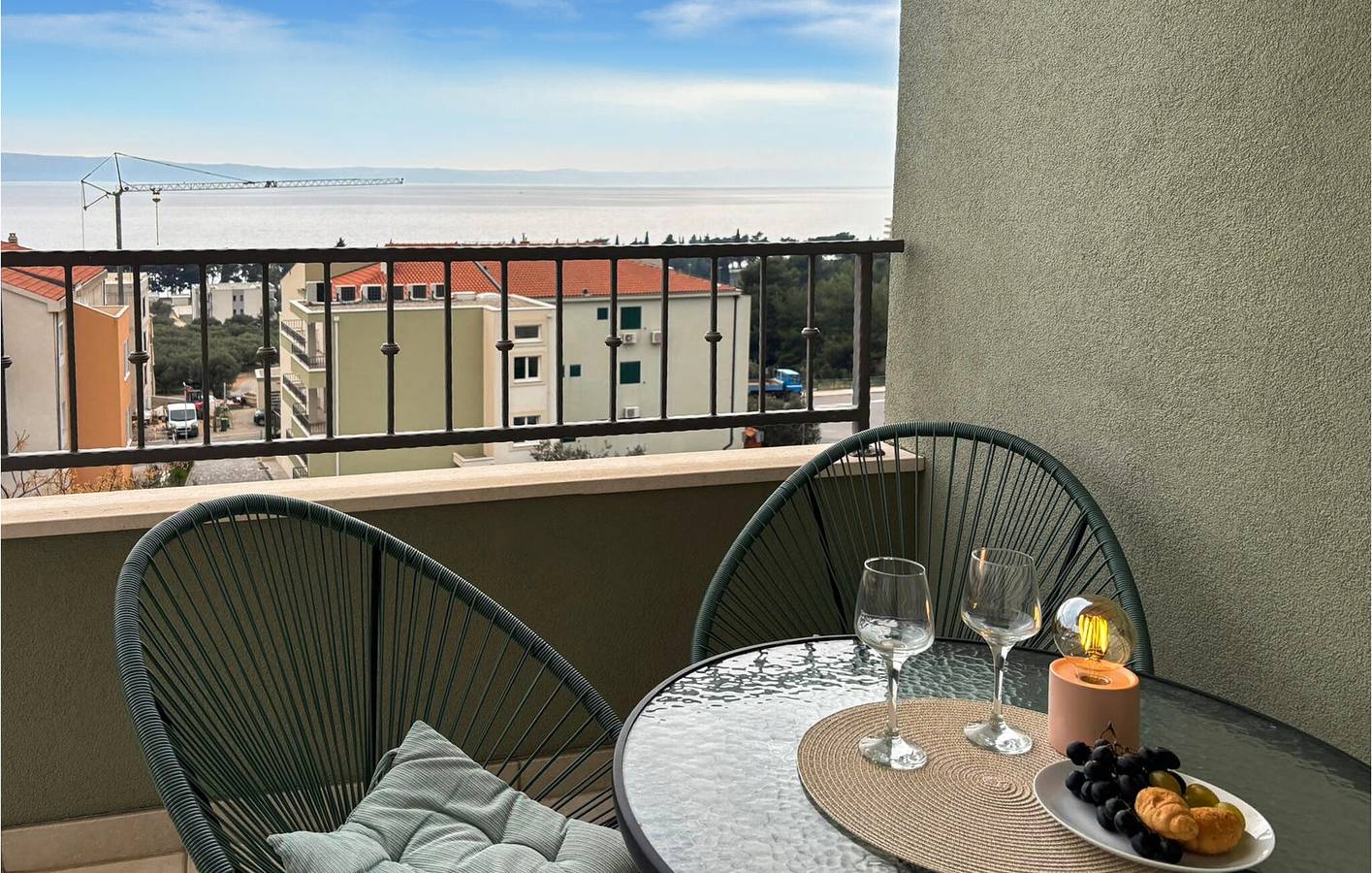 Ganze Ferienwohnung, Reizende Ferienwohnung mit Meerblick, WLAN und Parkplatz in der Nähe des FKK-Strandes Nugal in Tucepi, Makarska Riviera