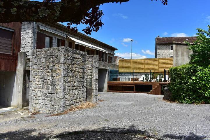 Ganze Wohnung, Studio Avec Piscine 10 min à Pied de la Rivière et 5 min du Centre in Ruoms, Ardèche