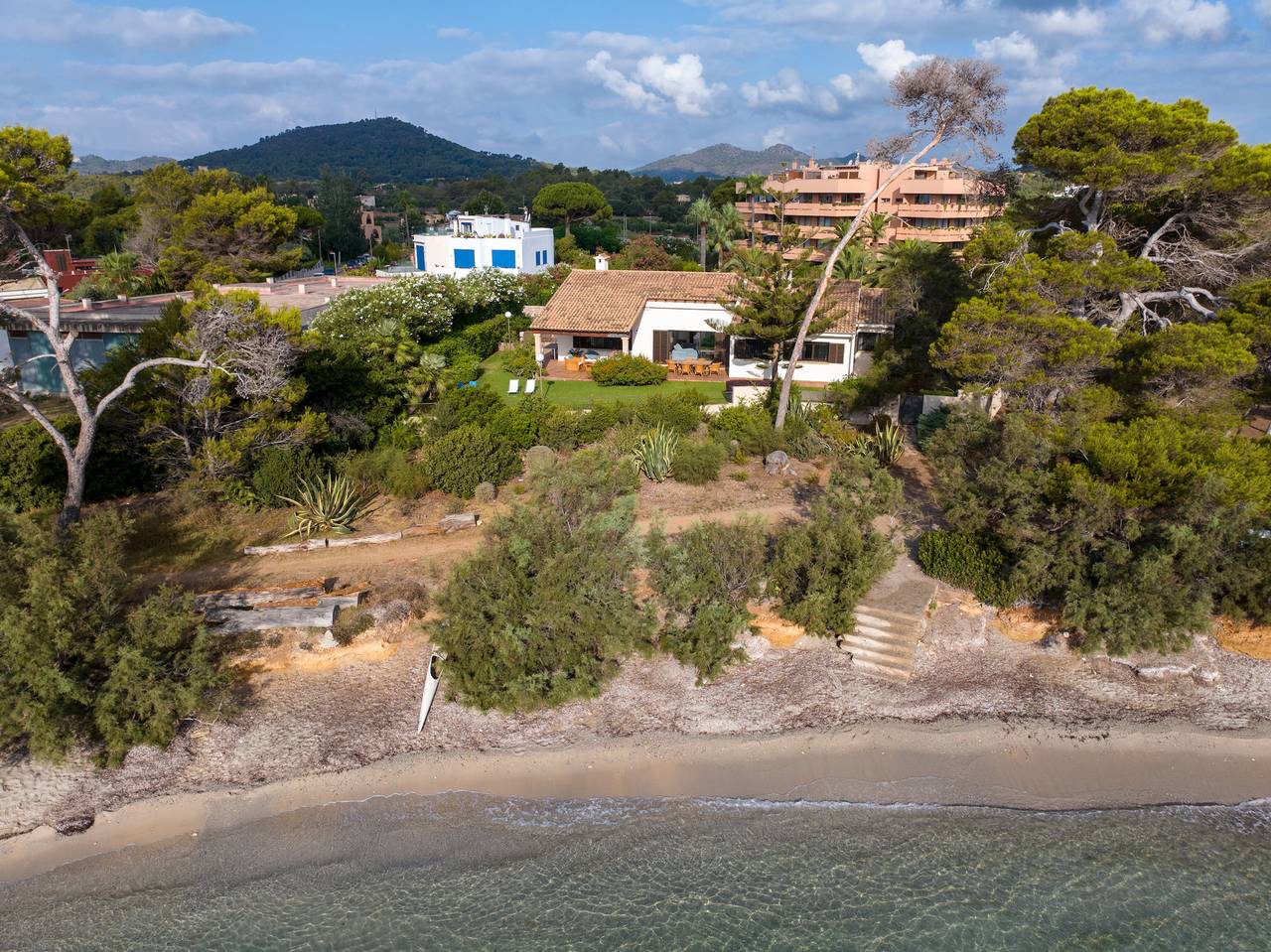 Villa Es Pinaro - Beach Front by Priorityvillas in Port Nou, Son Servera