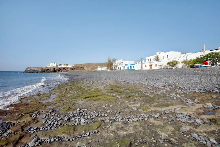 Apartamento inteiro, Apartamento de férias 'La Lajita Beach House' com vista mar, terraço privado e Wi-Fi in La Lajita, Pájara