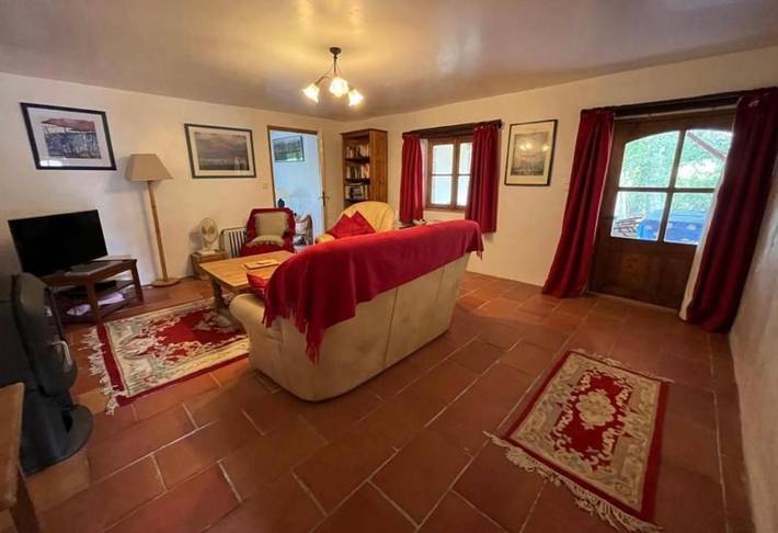 Location de vacances pour 10 personnes, avec terrasse ainsi que vue et piscine, animaux acceptés à La Salvetat-Belmontet - 4