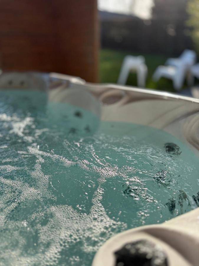Location de vacances pour 8 personnes, avec jardin ainsi que sauna et jacuzzi dans Noiseux - 2
