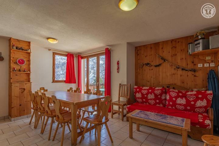 Gîte pour 10 personnes, avec terrasse ainsi que sauna et jacuzzi