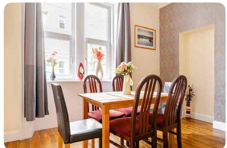 Vacation rental for 10 people, with garden, child-friendly in Edinburgh