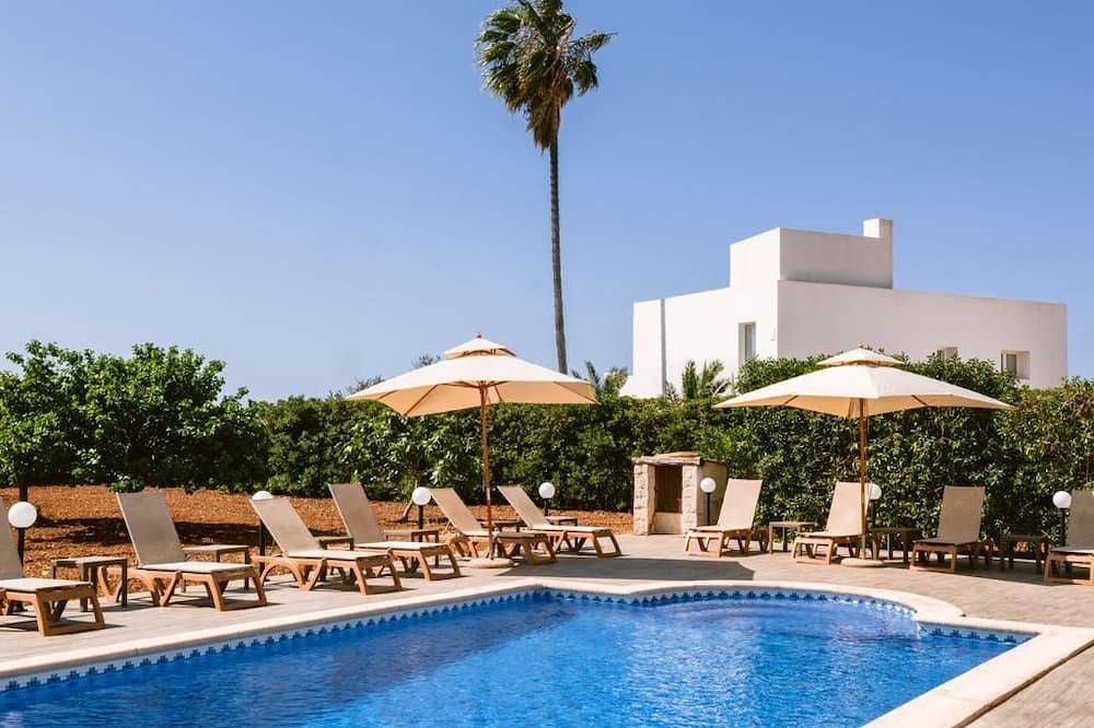 Villa Km2 is a 5 min drive from Playa den Bossa in Sant Jordi de ses Salines, Sant Josep de sa Talaia