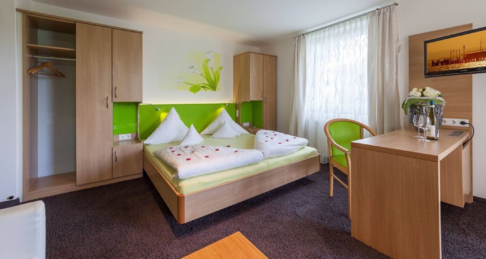 Zimmer '102' mit Gemeinschaftsgarten, Balkon und Wi-Fi in Hagnau am Bodensee, Region Bodensee-Oberschwaben