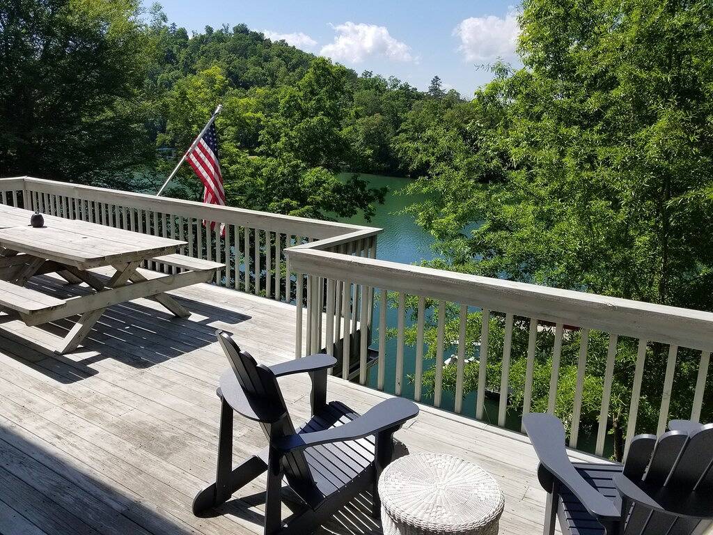 Vacation House for 18 Guests in Norris Lake, Tennessee