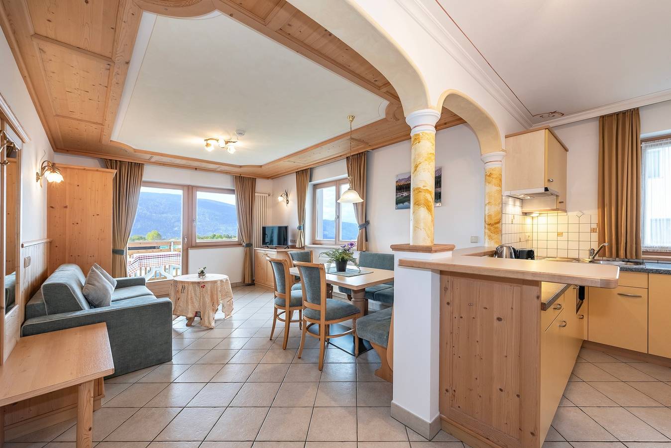Ganze Wohnung, 'Residenz Diana Ferienwohnung 203' mit Bergblick, Balkon und Wlan in Terenten, Dolomiti Superski