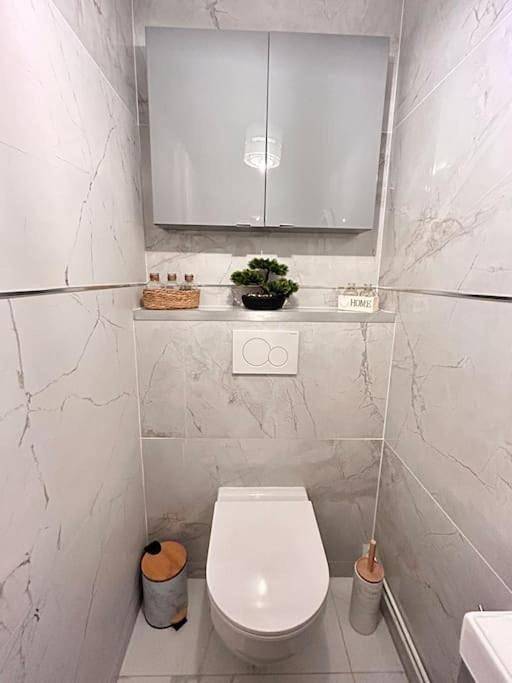 Appartement entier, Luxueux Appartement Jacuzzi proche de Paris in La Celle-Saint-Cloud, Yvelines