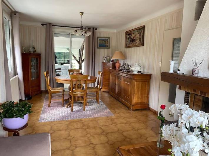 Location de vacances pour 6 personnes, avec vue ainsi que piscine et terrasse, animaux acceptés à Fumel - 2