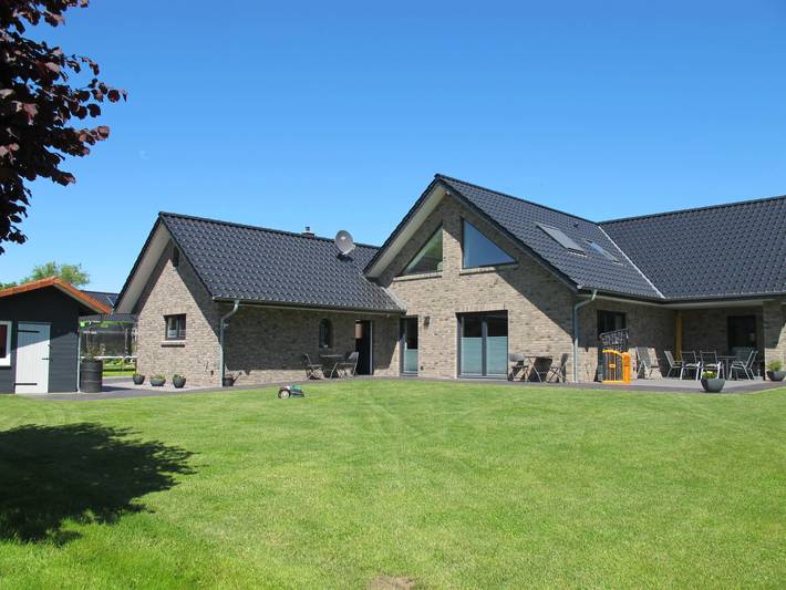 Ferienhaus für 10 Personen, mit Garten und Whirlpool - 1