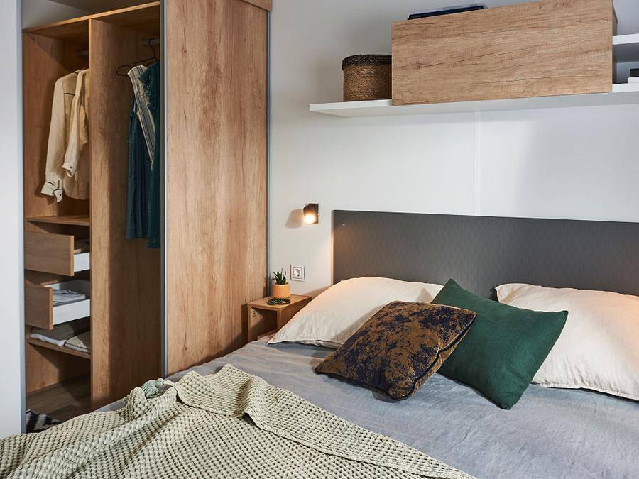 Flower Camping Loire et Châteaux - Mobilheim 4 personen - Premium 36m² (2 Schlafzimmer) - halbüberdachte Terrasse in Bréhémont, Loire-Tal