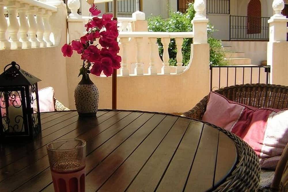 Sunny townhouse with solarium and pool access in Playa Flamenca, Orihuela