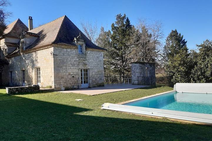 Location de vacances pour 7 personnes, avec piscine à Sainte-Sabine-Born