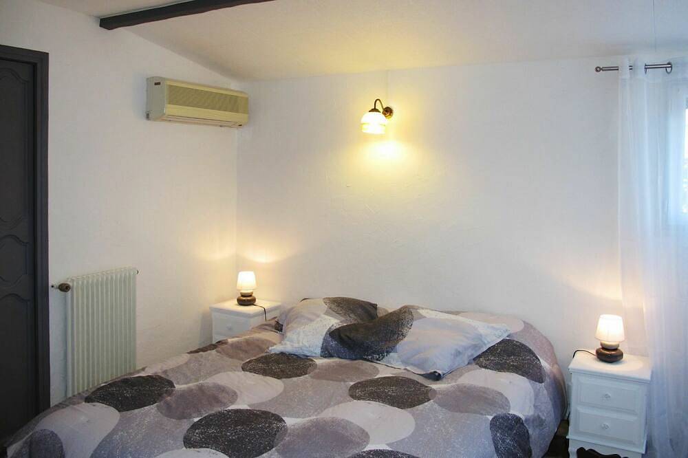 Wonderful private villa for 6 guests with Wifi, private pool, A/C, Tv and terrace in Gonfaron, Brignoles region