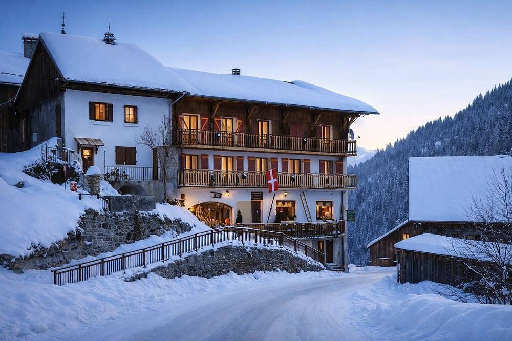 Ski-in / ski-out historical chalet for up to 15 guests in the French Alps in La Léchère, Le Grand Domaine