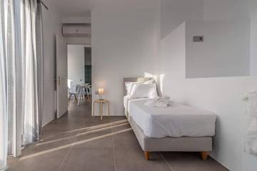 Apartment for 5 People in Milos, Cyclades, Photo 1
