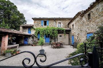 Cottage pour 2 personnes, avec jardin à Mornans