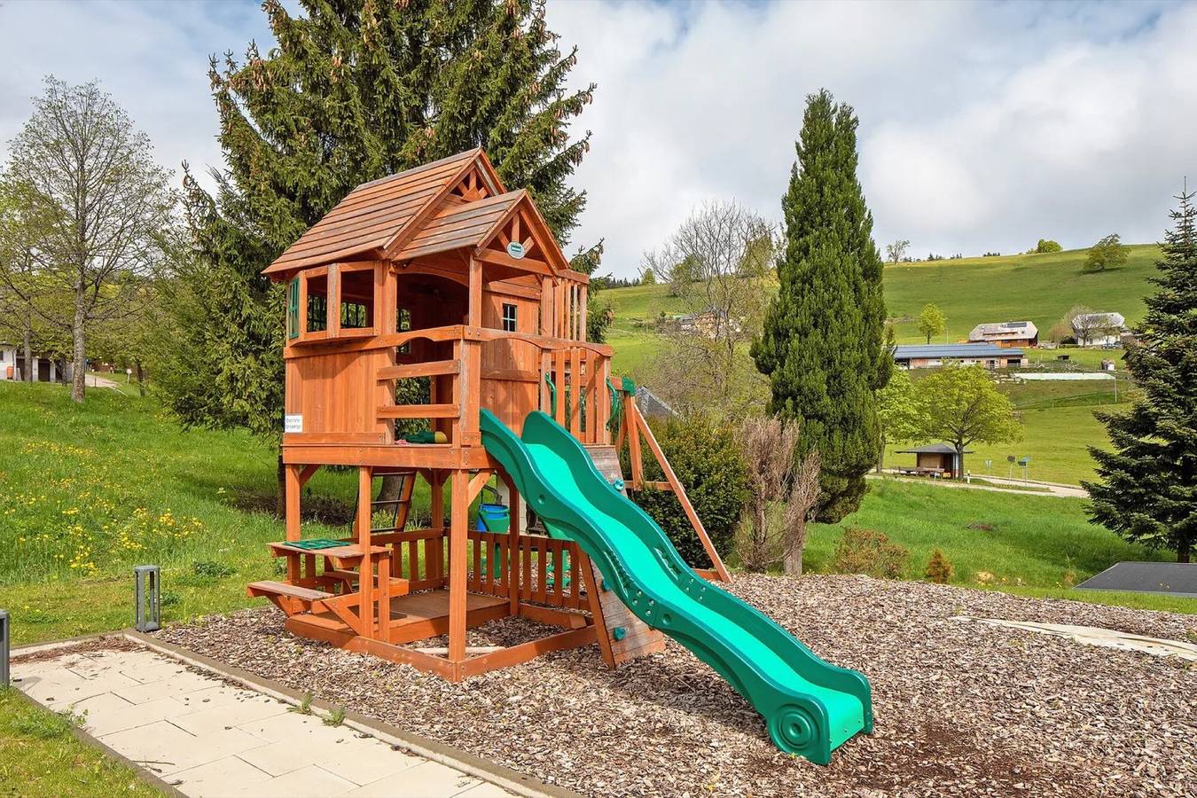 Eigene Villa 'Skylodges' mit 9 Wohnungen und Bergblick, Garten sowie Wlan in Hofsgrund, Oberried