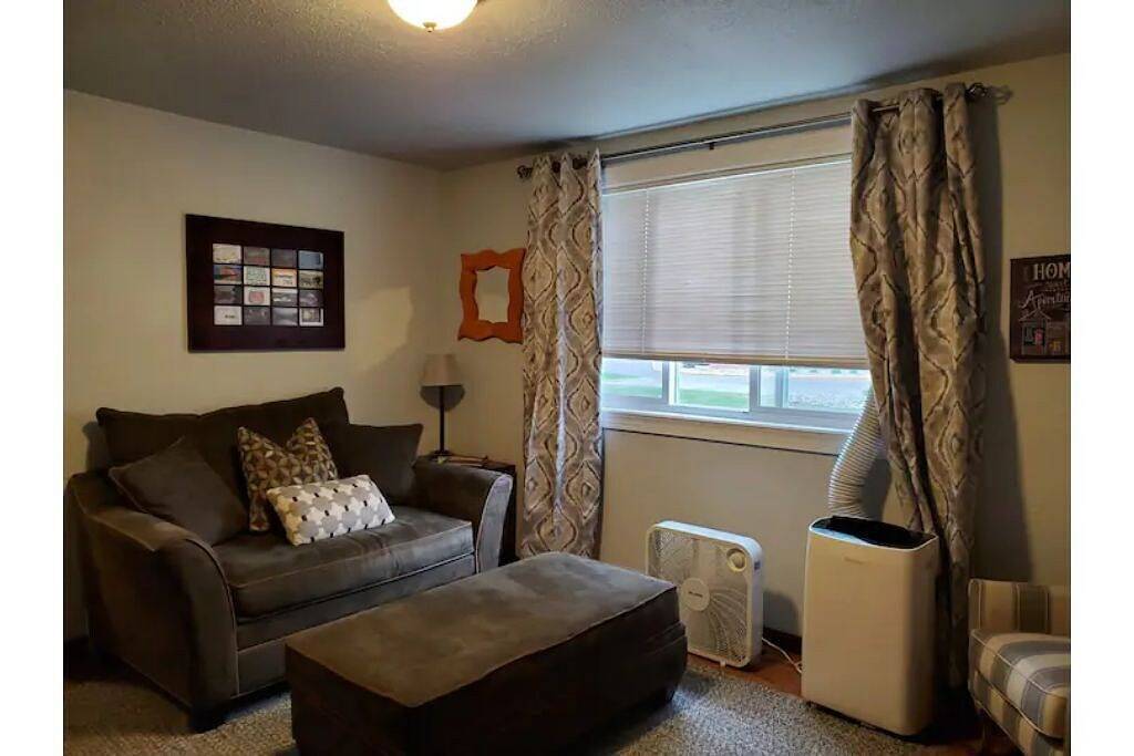 Ganze Wohnung, Clean Ground Level Apt/Queen Bed/Free Parking & Laundry/Close to Downtown in Fargo, North Dakota