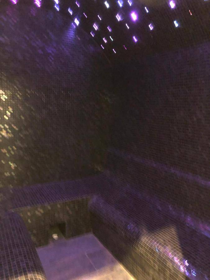 Villa pour 8 personnes, avec balcon ainsi que sauna et jacuzzi