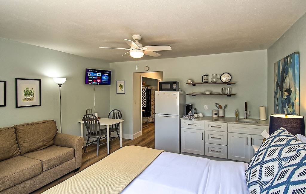 Peaceful Cottage Retreat - 1 mile from Lake Shasta in Shasta Lake