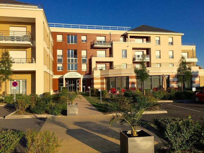 Location de vacances pour 4 personnes, avec piscine ainsi que vue et jardin à Saint-Doulchard