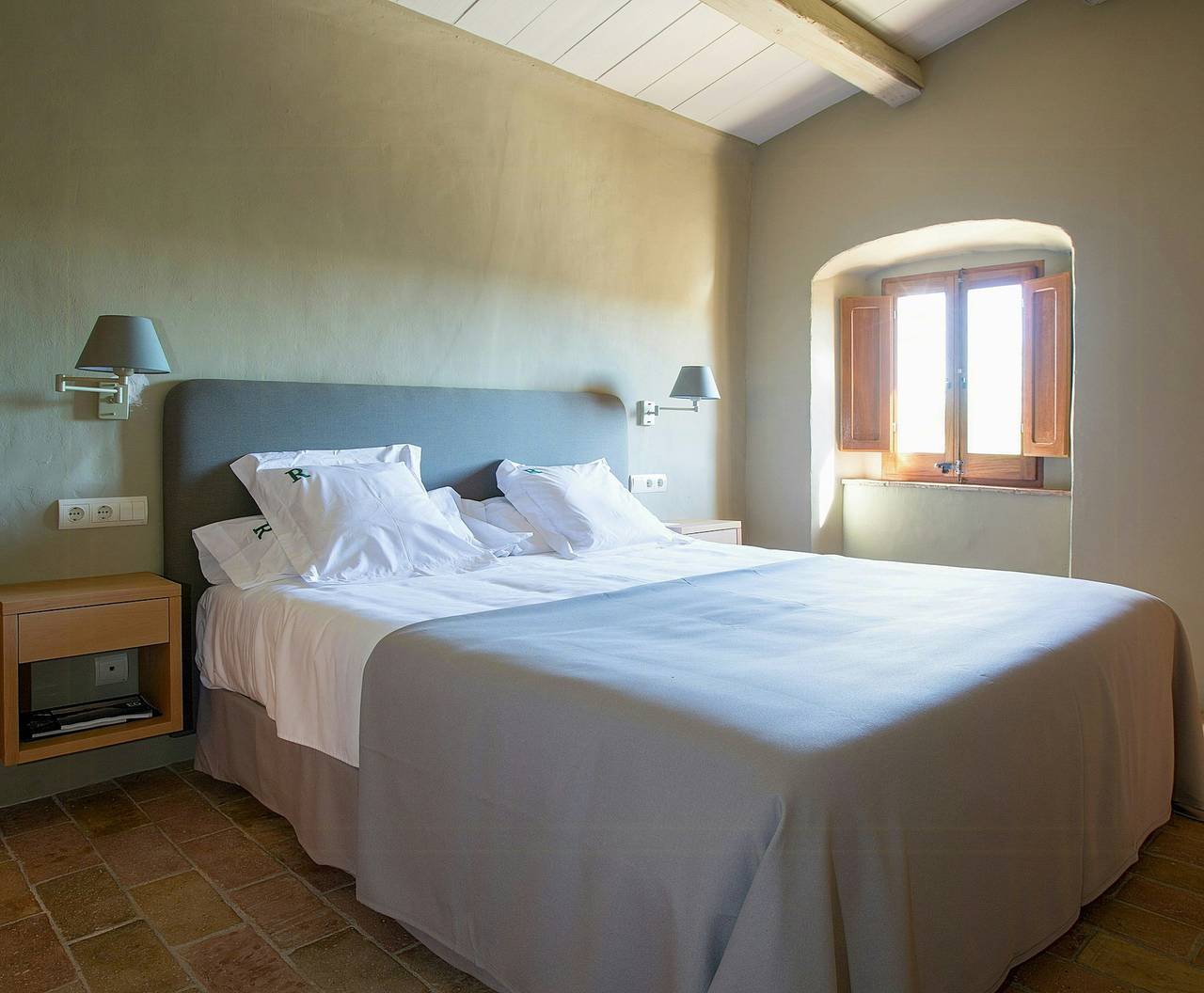 Apartamento entero, Apartamento del s. Xviii con jardín cerca de Begur in Regencós, Costa Brava