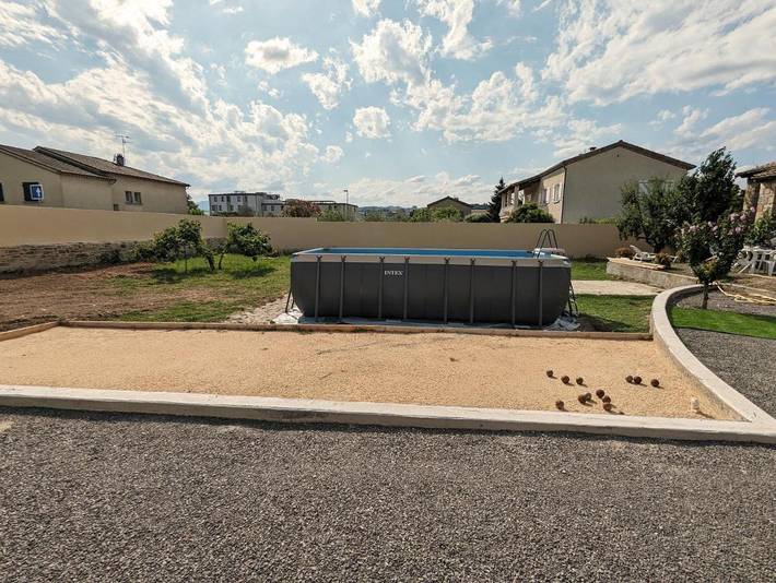 Location de vacances pour 11 personnes, avec terrasse ainsi que jardin et piscine à Saint-Didier-sous-Aubenas - 3